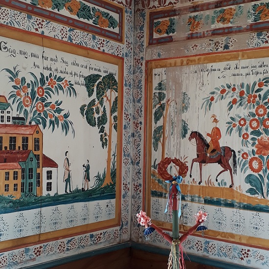 festsalen med vackra interiörmålningar 